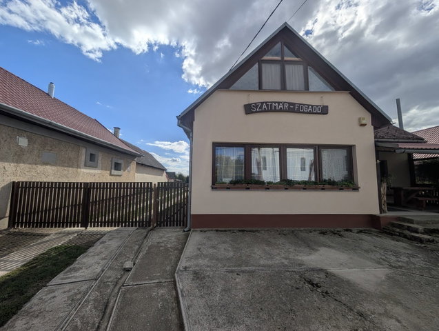 Eladó hotel, Szatmárcsekén 64.99 M Ft, 6+3 szobás