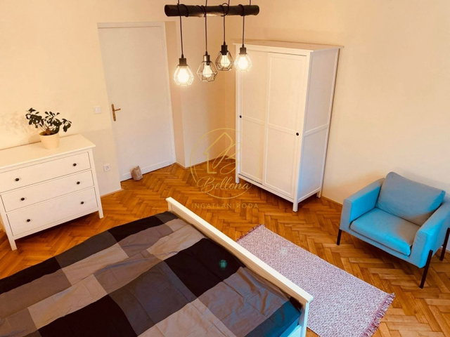 Eladó téglalakás, Pécsett, Papnövelde utcában 78.5 M Ft
