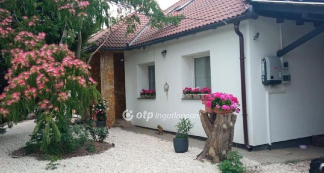 Eladó családi ház, Sárszentmihályon 155 M Ft, 5+1 szobás
