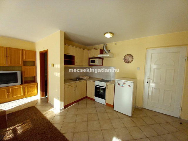 Kiadó téglalakás, albérlet, Pécsett 145 E Ft / hó, 1 szobás