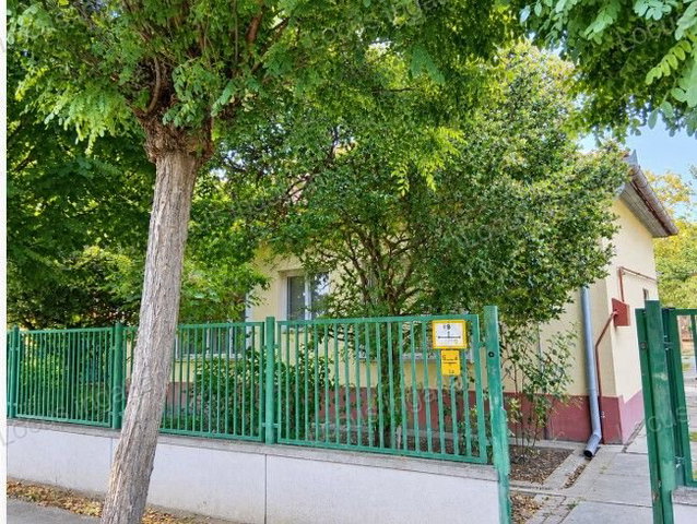 Eladó családi ház, Törökszentmiklóson 27 M Ft, 2 szobás
