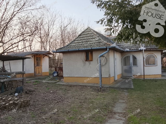 Eladó családi ház, Solton 13 M Ft, 2 szobás
