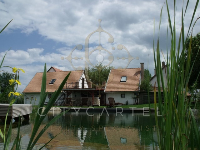 Eladó hotel, Lesencetomajon 300 M Ft, 11 szobás
