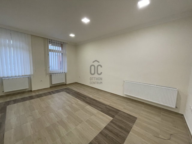 Kiadó ipari ingatlan, Debrecenben 240 E Ft / hó