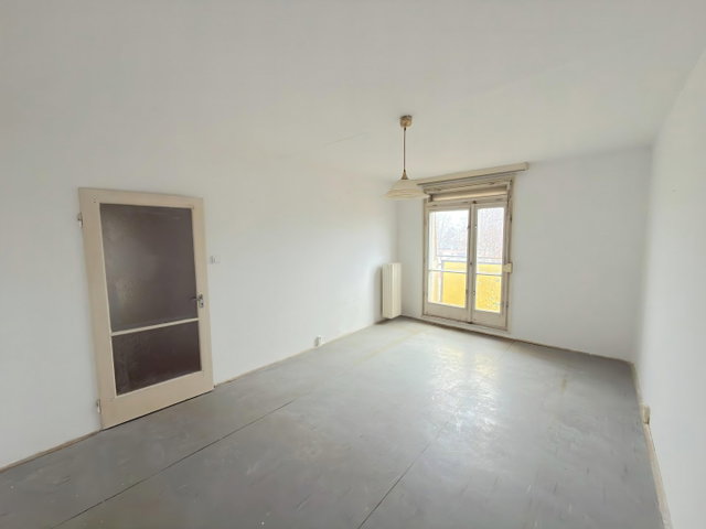 Eladó panellakás, Pécsett, Varsány utcában 32.9 M Ft, 2 szobás