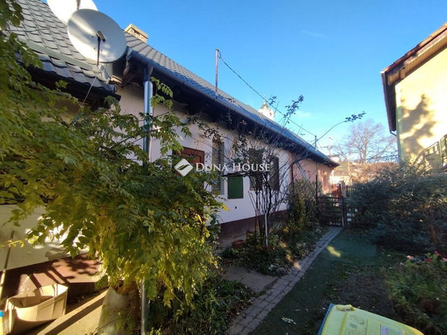 Eladó családi ház, Tatabányán 29.99 M Ft, 3 szobás