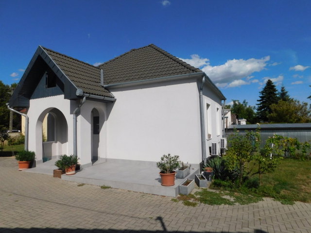 Eladó téglalakás, Keszthelyen 66.9 M Ft, 2 szobás