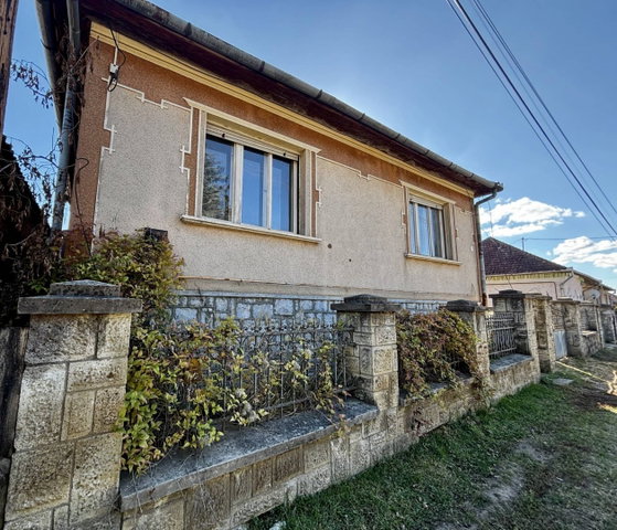 Eladó családi ház, Szalonnán 16 M Ft, 3 szobás