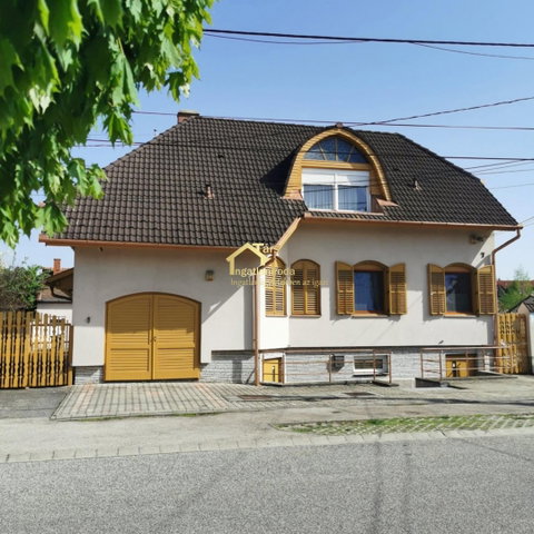 Eladó családi ház, Győrött 198 M Ft, 7 szobás