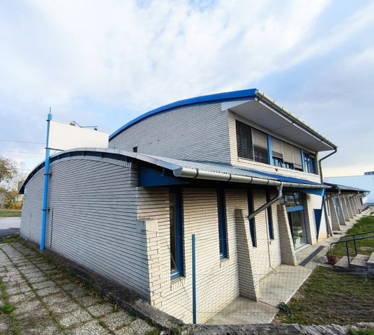 Kiadó üzlethelyiség, Budaörsön, Sport utcában 4563 E Ft / hó