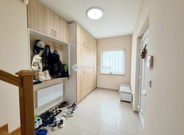 Eladó családi ház, Székesfehérvárott 169 M Ft, 4 szobás