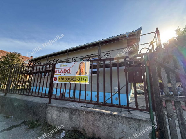 Eladó ikerház, Cegléden 102 M Ft, 3 szobás