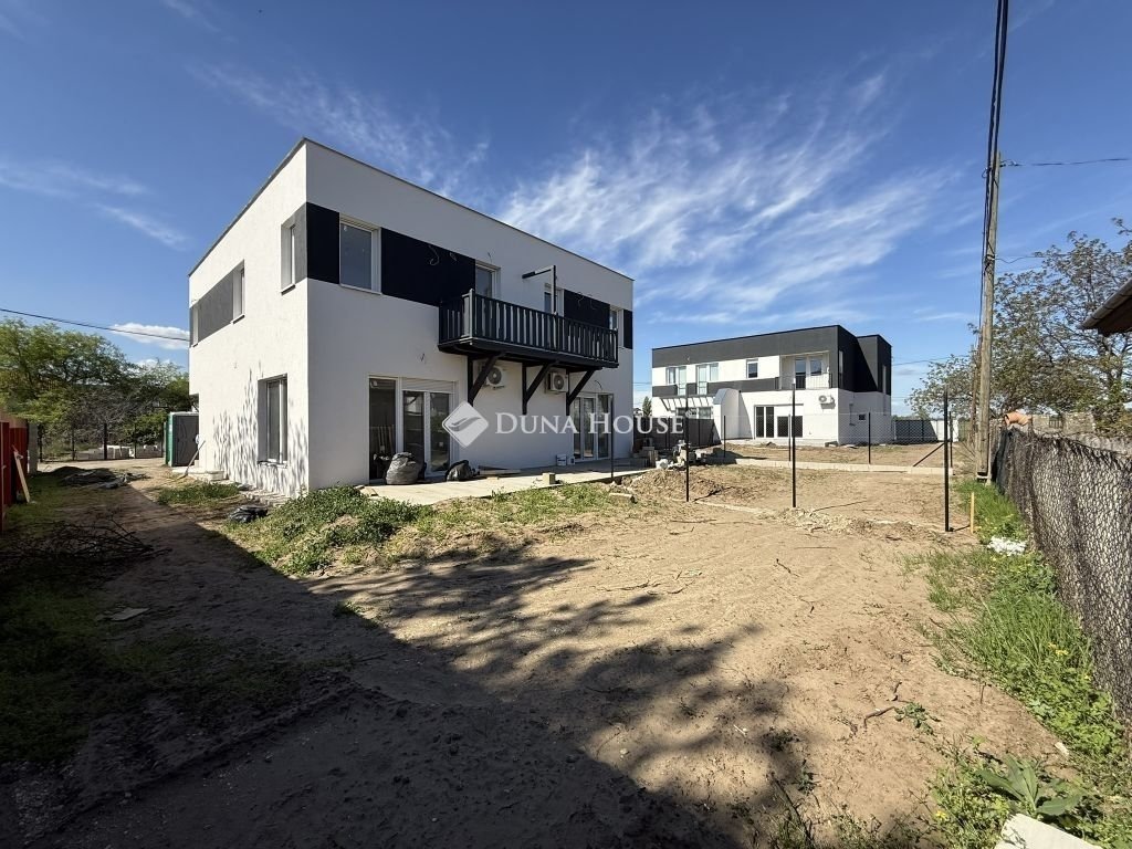 5 bed · 205m² · 240.000.000 ft