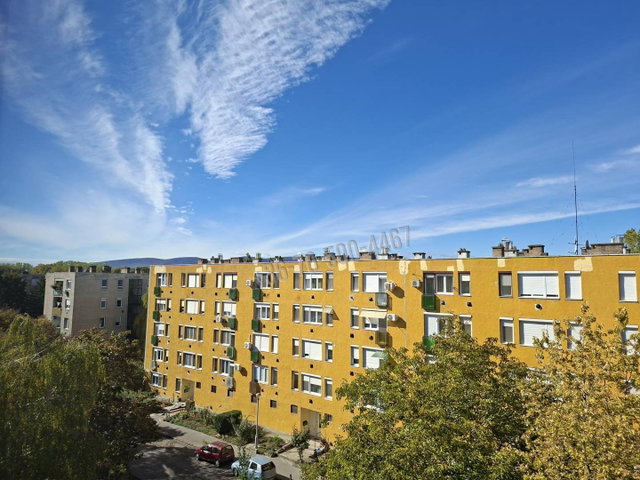 Eladó téglalakás, Vácon 69.5 M Ft, 2+1 szobás
