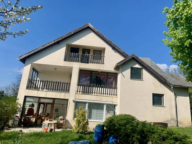Eladó családi ház, Piliscsabán 134.9 M Ft, 5+3 szobás