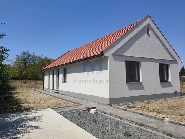 Eladó családi ház, Gönyűn 115 M Ft, 4 szobás