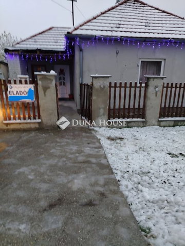 Eladó családi ház, Ercsiben, Gárdonyi Géza utcában 34.9 M Ft