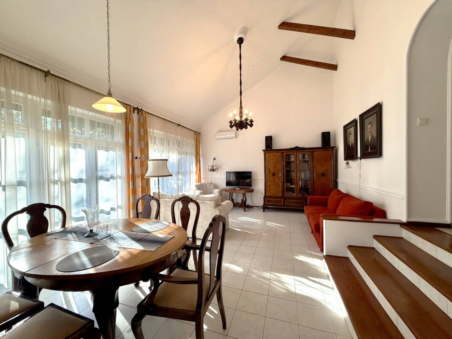 4 bed · 200m² · 329.000.000 ft