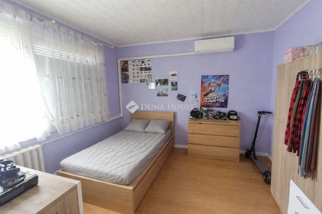 Eladó panellakás, Nyergesújfaluban 42 M Ft, 2 szobás
