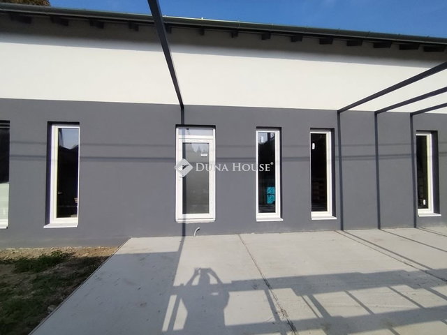 Eladó ikerház, Szegeden, Thököly utcában 99 M Ft, 3 szobás