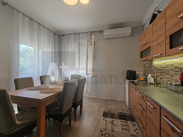 Eladó családi ház, Szegeden 78 M Ft, 3 szobás
