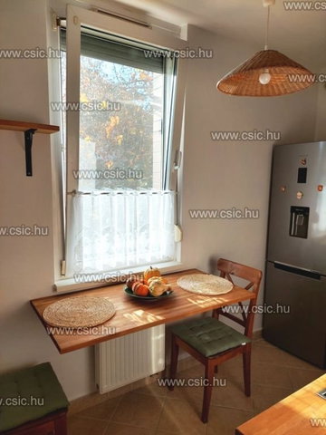 Eladó téglalakás, III. kerületben, Pünkösdfürdő utcában