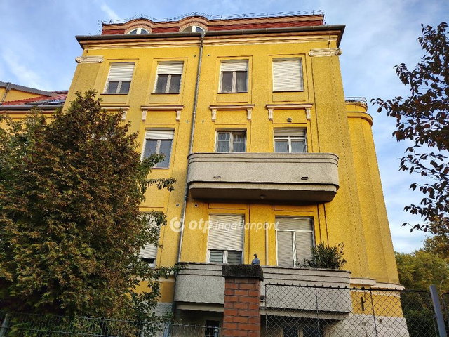 Eladó téglalakás, Szolnokon 109.9 M Ft, 3+1 szobás