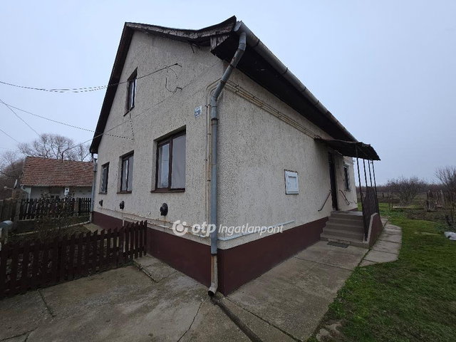 Eladó családi ház, Tiszacsegén 23 M Ft, 3 szobás