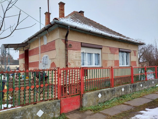 Eladó családi ház, Hajdúdorogon 24.99 M Ft, 2 szobás