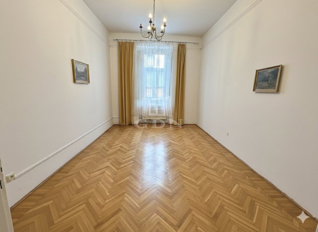 Eladó családi ház, Kecskeméten 156.9 M Ft, 9 szobás