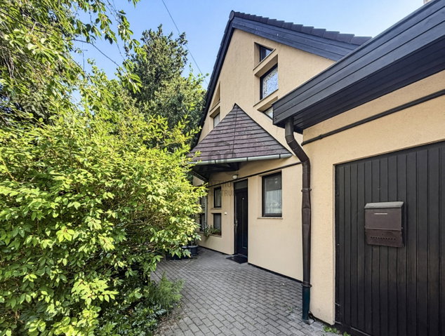 Eladó családi ház, Szentendrén 104.9 M Ft, 5 szobás