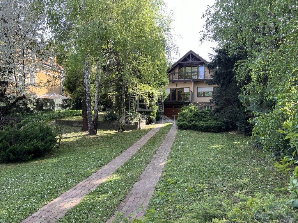 4 bed · 180m² · 450.000 ft