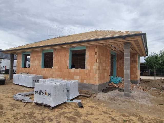 Eladó családi ház, Ságváron 89.9 M Ft, 4 szobás