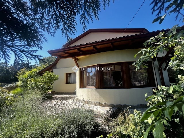 Eladó családi ház, Leányfaluban 128 M Ft, 3 szobás