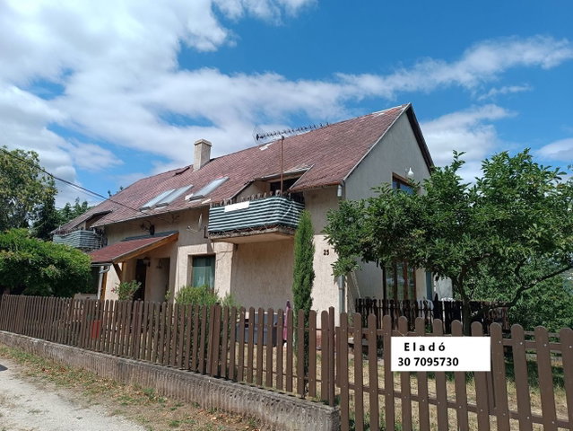 Eladó családi ház, Balatonalmádiban 95 M Ft, 6 szobás