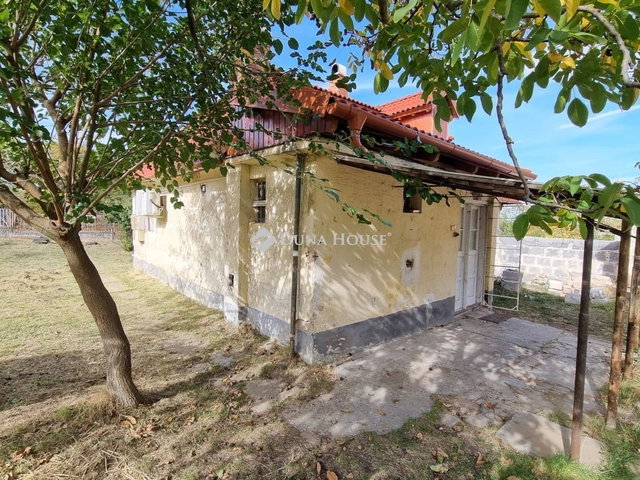 Eladó családi ház, Császáron 33.9 M Ft, 2 szobás