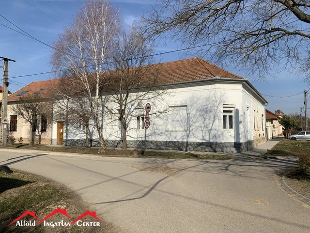Eladó családi ház, Békéscsabán 63.5 M Ft, 5 szobás