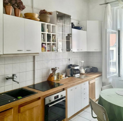 Eladó téglalakás, Budapesten, V. kerületben 110 M Ft, 2 szobás