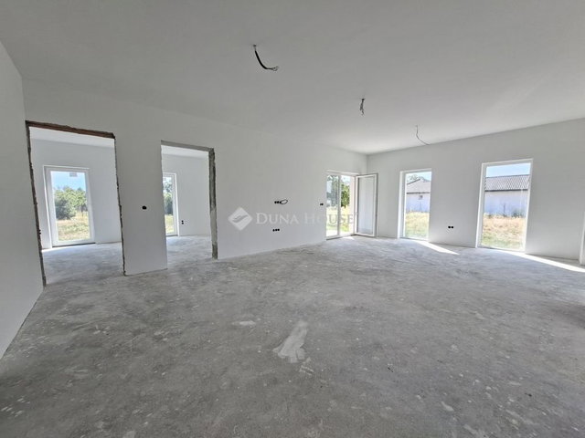 Eladó családi ház, Atkáron 65 M Ft, 4 szobás