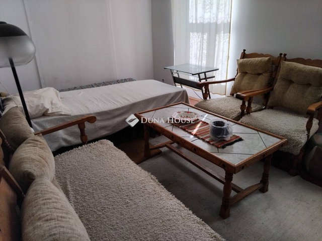 Eladó téglalakás, Pécsett, Kálvária utcában 34.2 M Ft