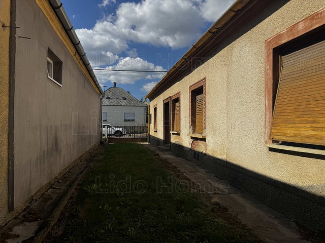Eladó családi ház, Porrogszentkirályon 4.5 M Ft, 2 szobás