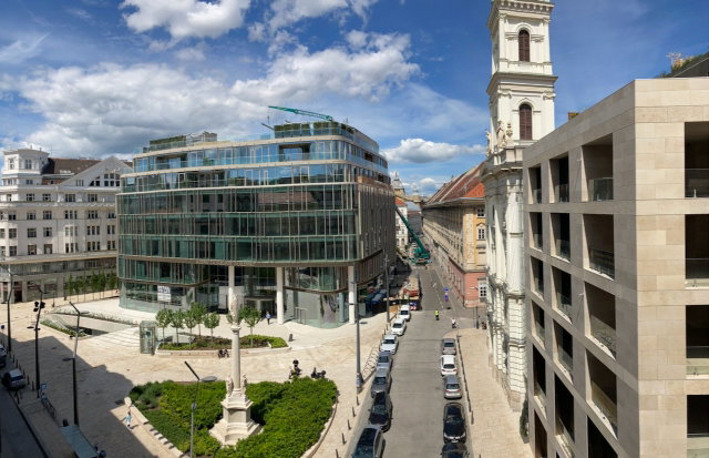 Eladó téglalakás, Budapesten, V. kerületben, Szervita téren