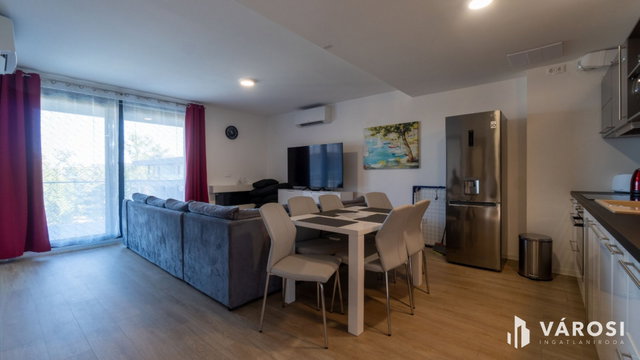 Kiadó téglalakás, albérlet, Siófokon 290 E Ft / hó, 3 szobás