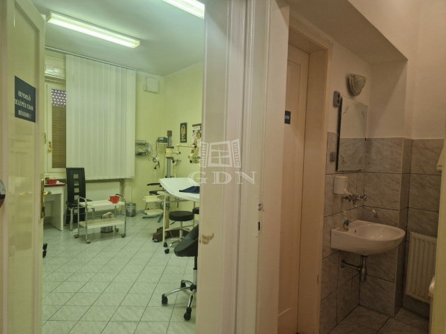 Kiadó iroda, Székesfehérvárott 115 E Ft / hó, 2 szobás