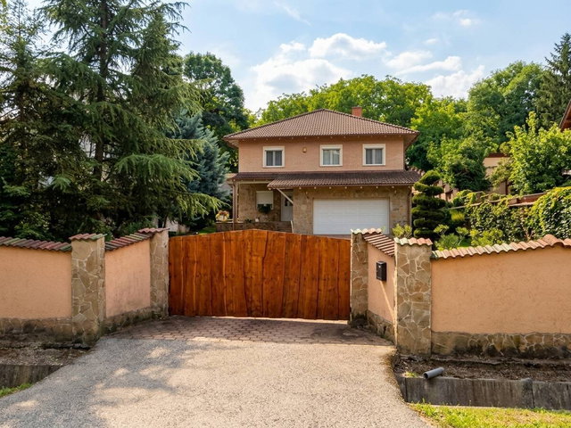 Eladó családi ház, Érden 219.5 M Ft, 4 szobás