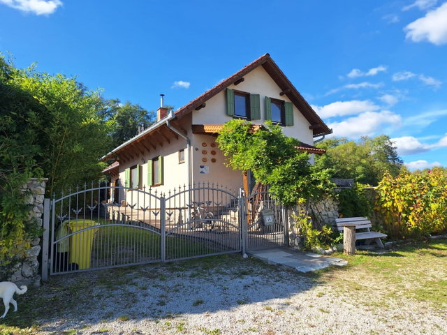 Eladó családi ház, Kehidakustányban 135 M Ft, 6+8 szobás