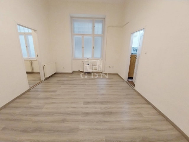 Eladó téglalakás, Budapesten, VI. kerületben 69.9 M Ft, 2 szobás