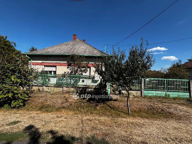 Eladó családi ház, Püspökladányban 30 M Ft, 2+1 szobás