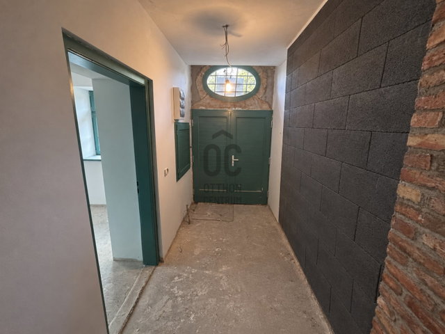 Eladó családi ház, Esztergomban 99.99 M Ft, 3 szobás