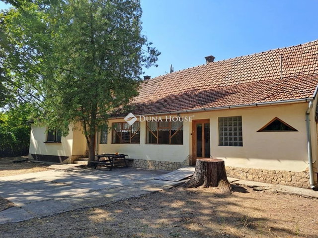 Eladó családi ház, Bácsszőlősön 30 M Ft, 4 szobás
